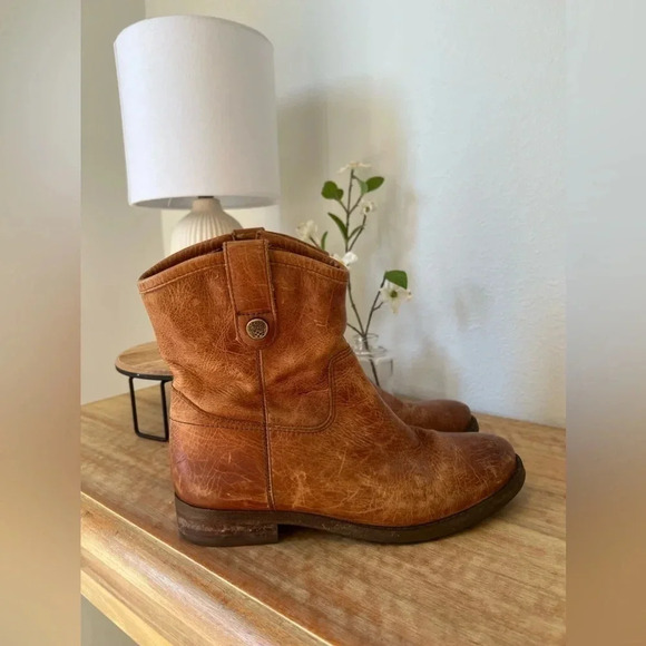 Vince Camuto Payatt   Round Toe Leather  Ankle Boot. Size 7 - Picture 3 of 6